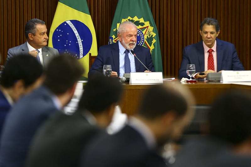 Após escândalos, governo Lula planeja usar fundos de pensão de estatais em  obras do PAC