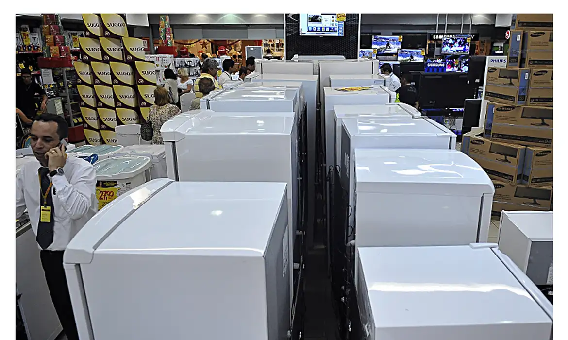 Nova regulamentação de eficiência energética pode impactar preços de refrigeradores no Brasil