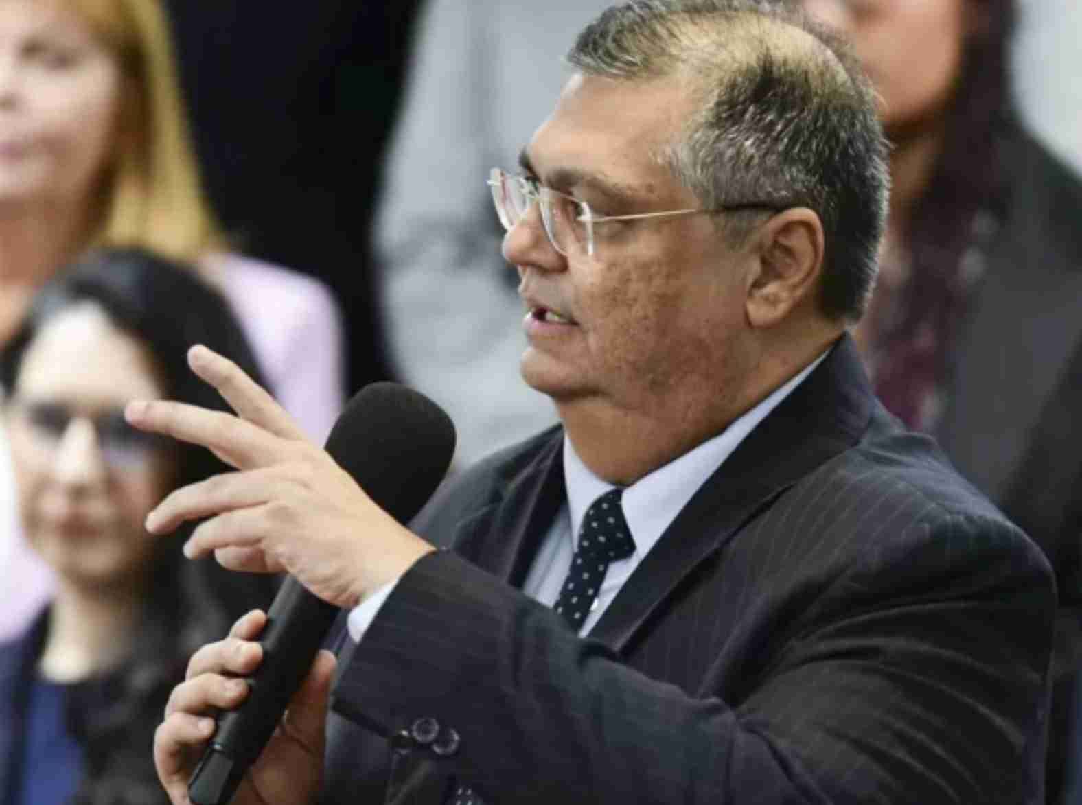 Flávio Dino finaliza gestão no ministério da justiça com taxa de transparência inferior à de Moro, Mendonça e Torres