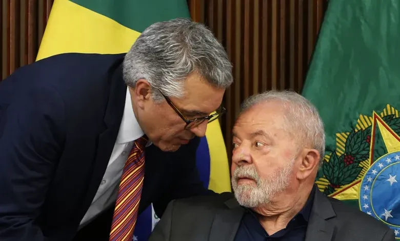 Ministro de Lula tem contas bloqueadas por dívidas eleitorais