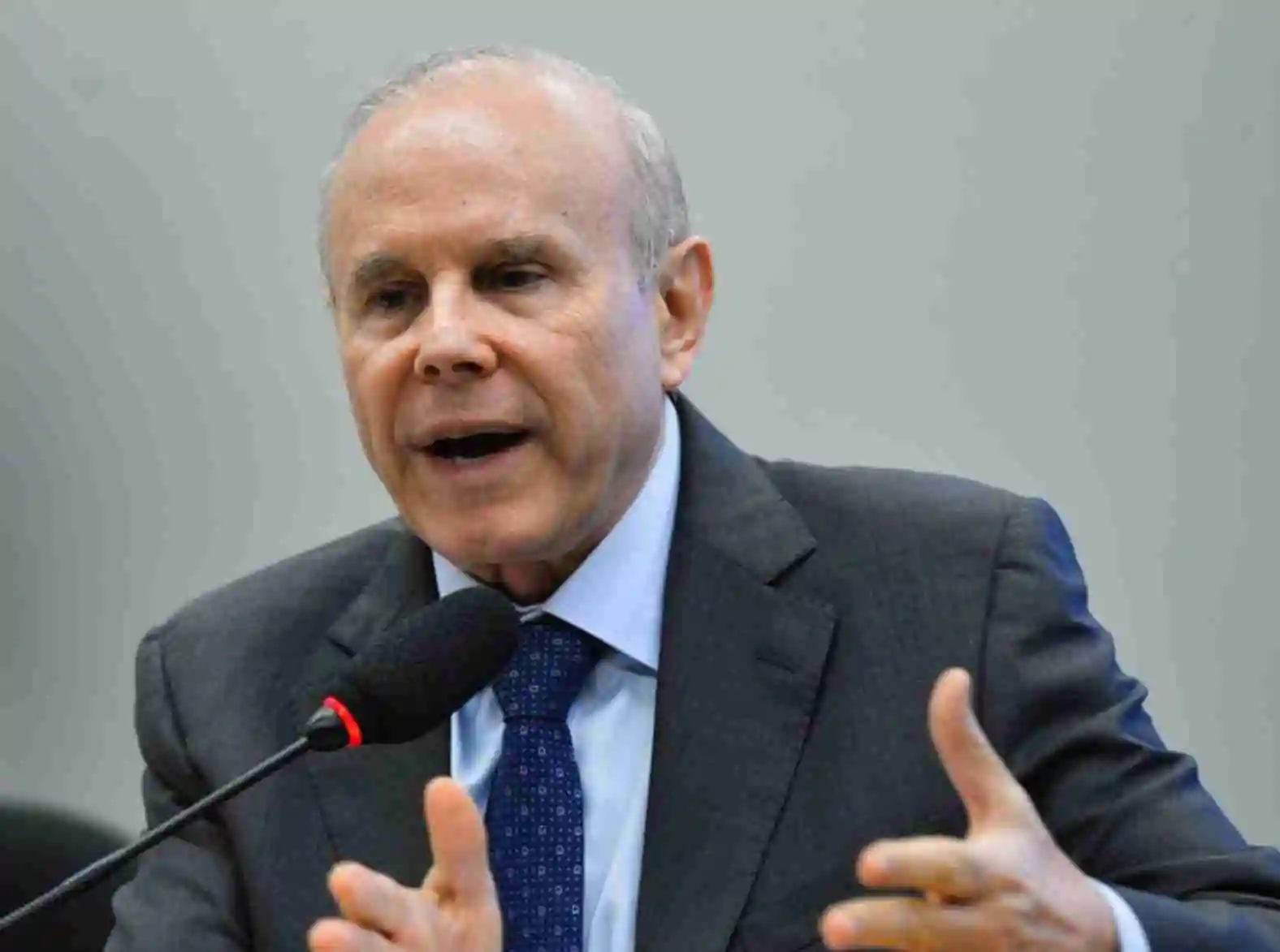 Boatos de Mantega na chefia da Vale despenca Ibovespa e Petrobras