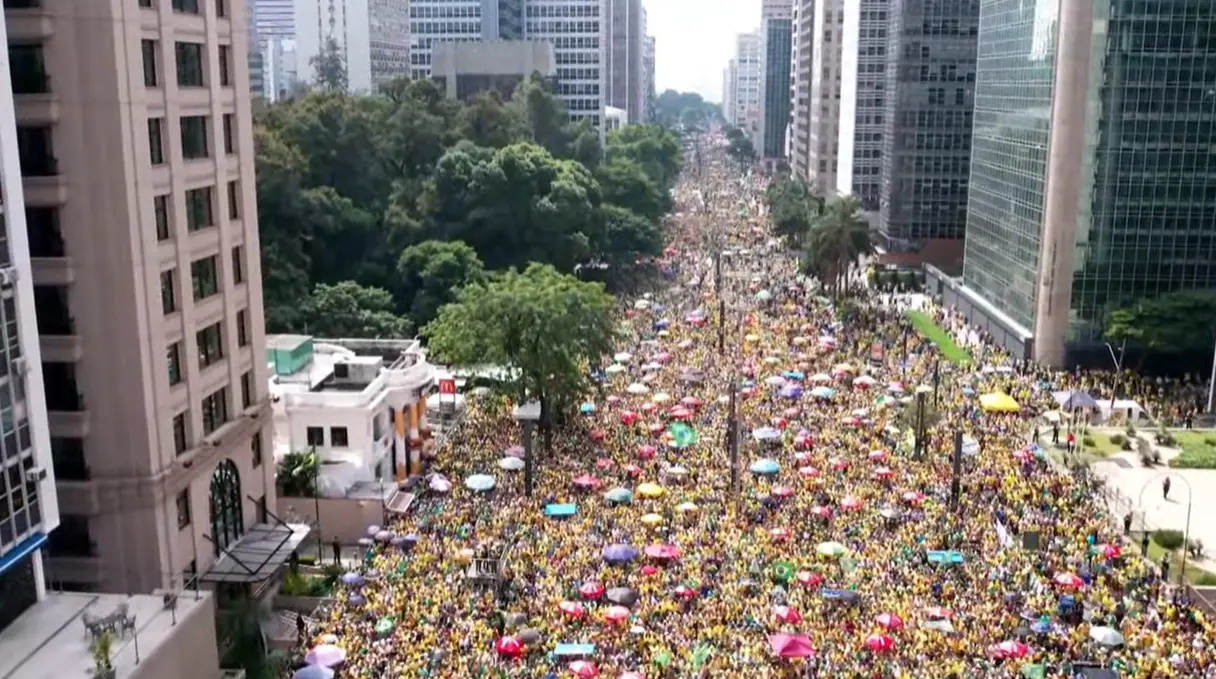 25/02: Multidão de apoiadores preenche a Av. Paulista em ato pró-Bolsonaro