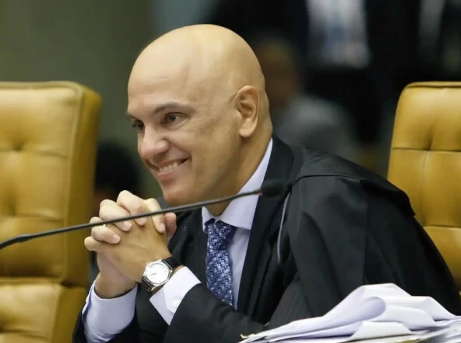 Decisão controversa: Alexandre de Moraes suspende militares de alta patente