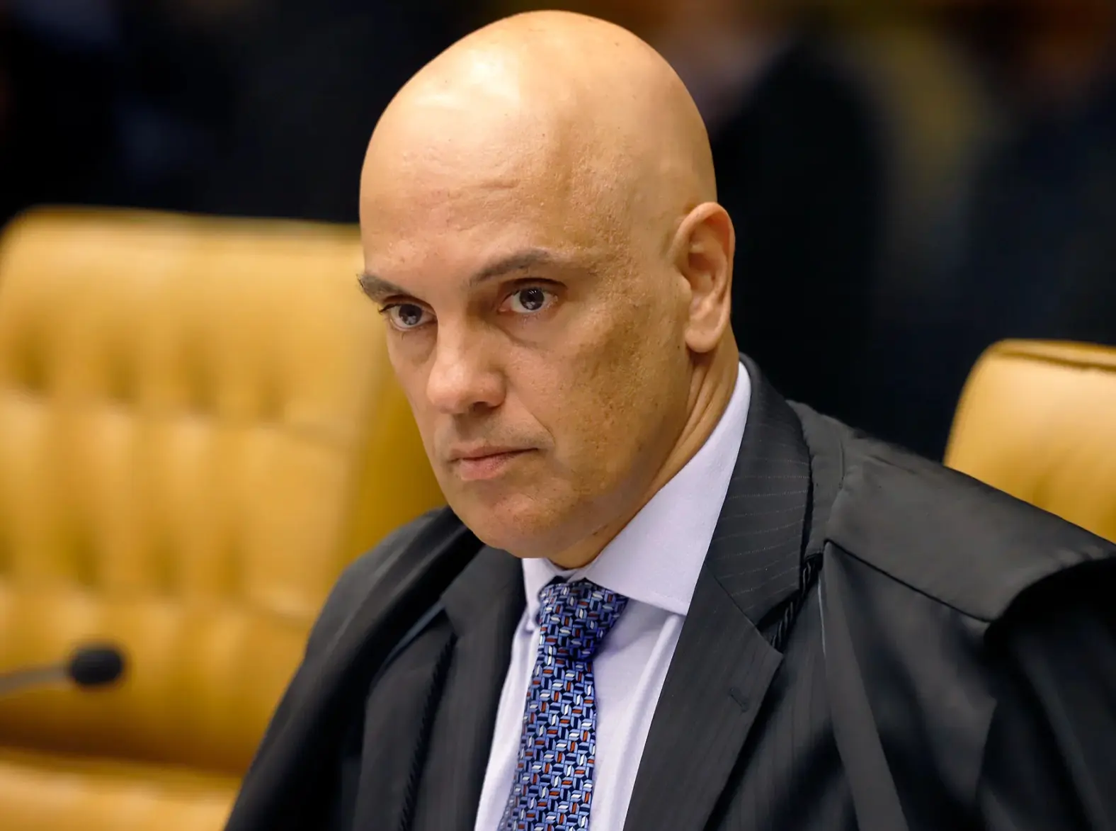 A cruzada contra a arbitrariedade do STF: Moraes proíbe advogados de bolsonaristas de conversar entre si