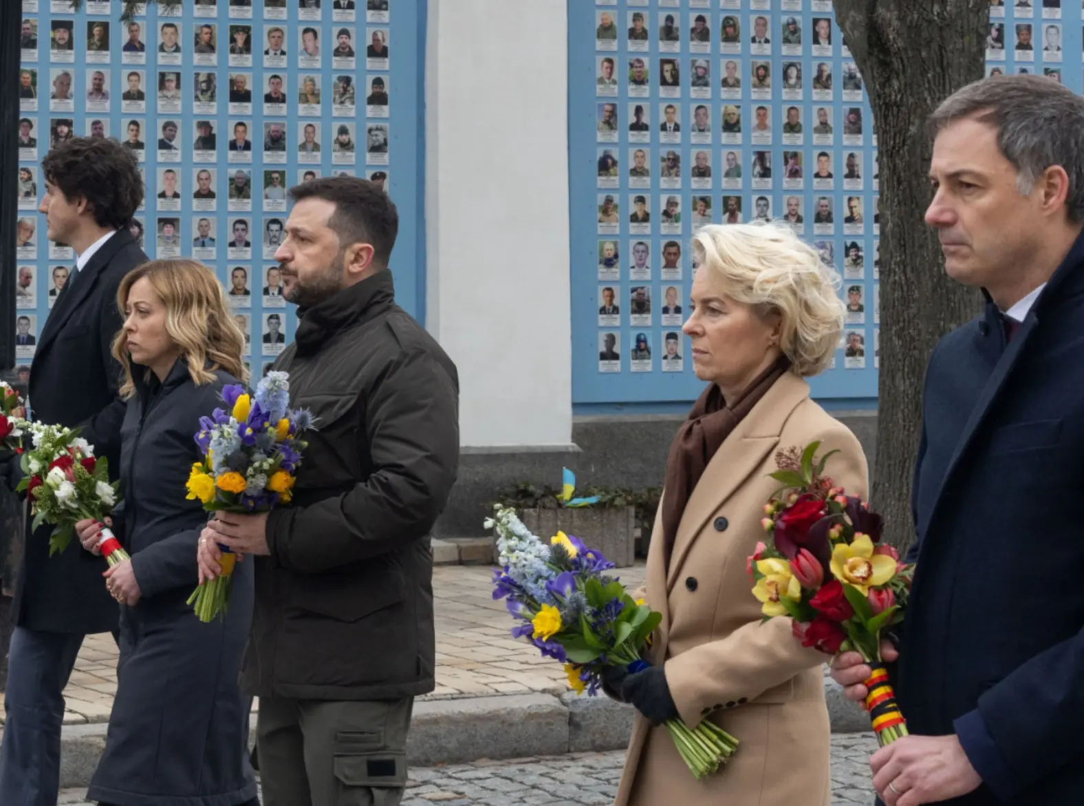 “Vamos vencer”, diz Zelensky no 2º aniversário da guerra