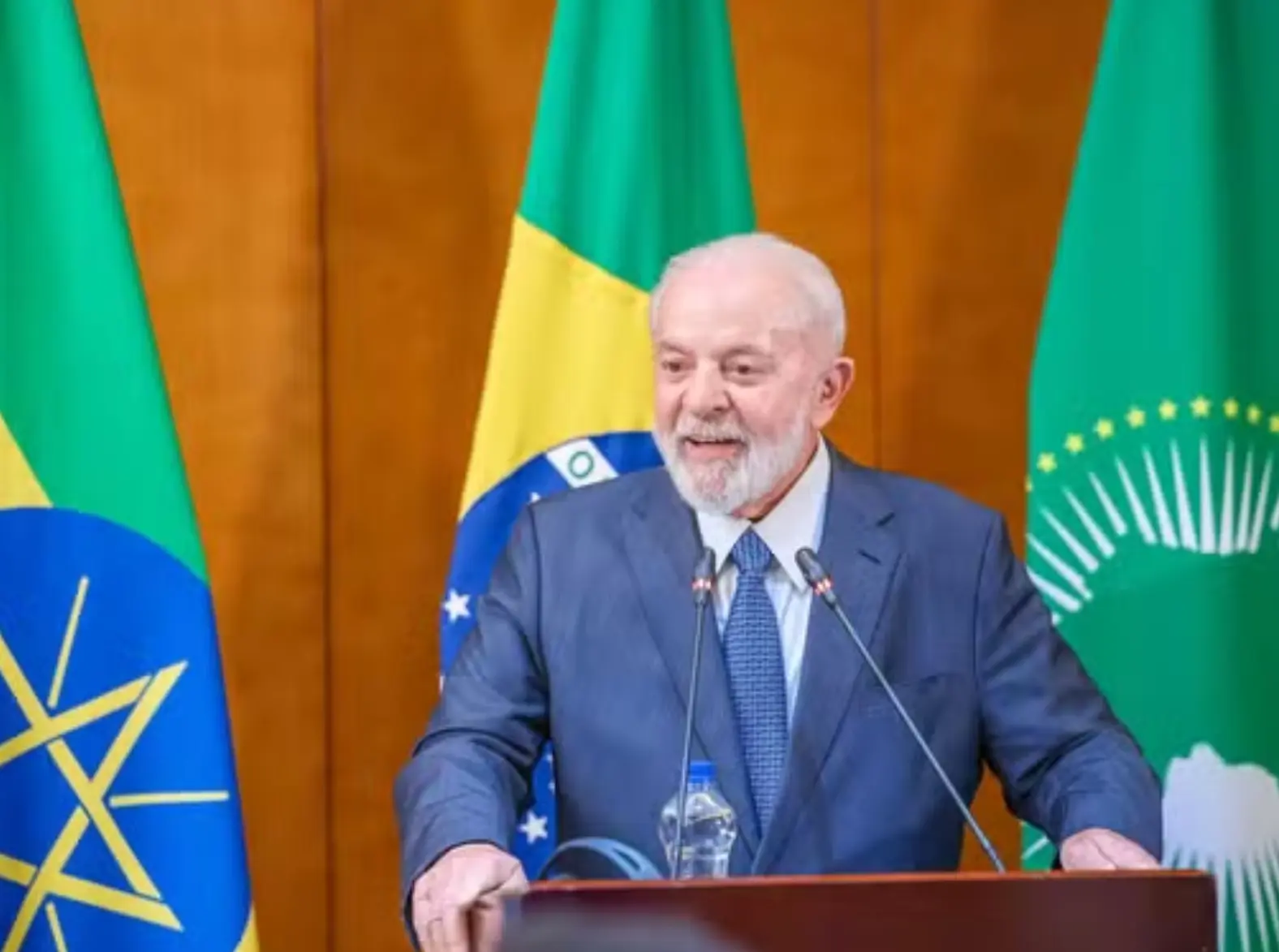 Diplomacia em queda livre: A política externa questionável do governo Lula