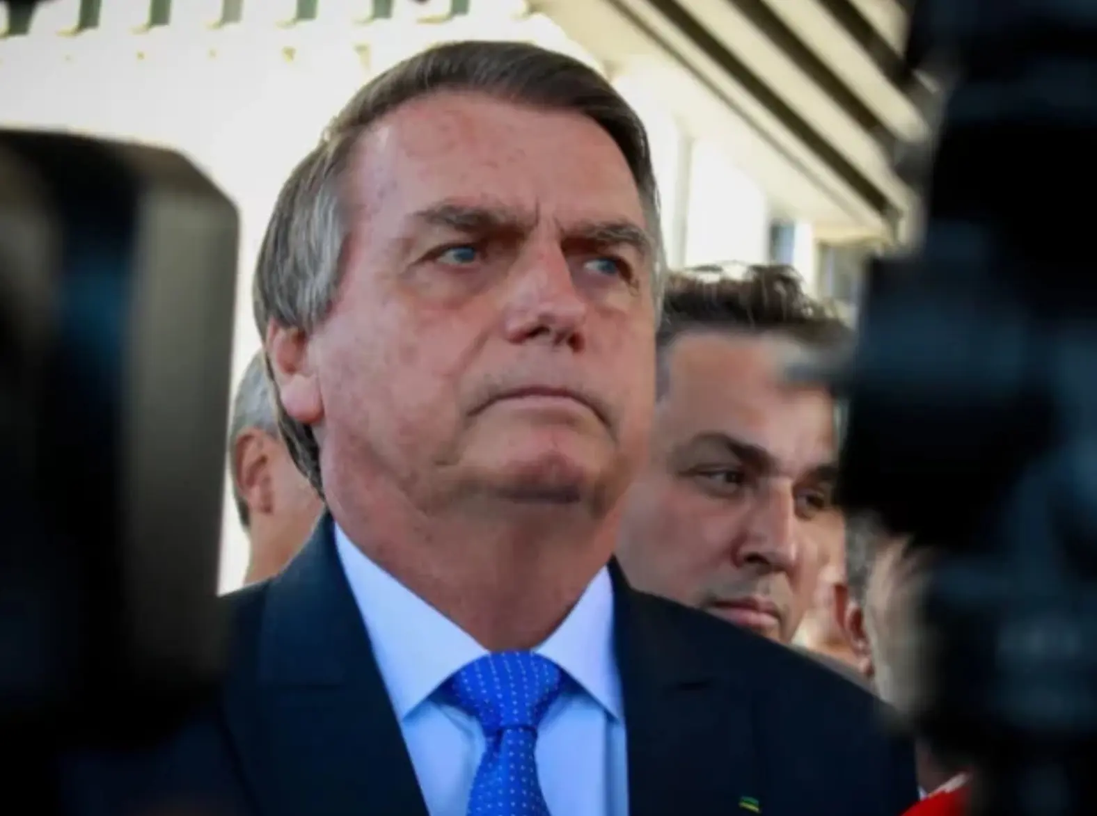 Maioria dos brasileiros repudia perseguição a Bolsonaro, aponta pesquisa