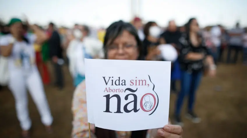 Contrários ao aborto no Brasil batem recorde e chegam a 61%