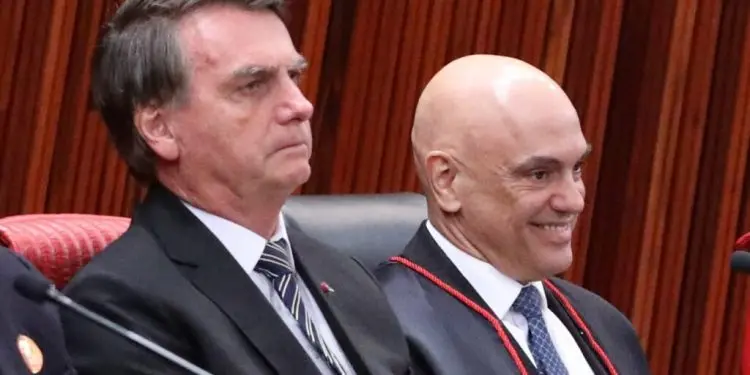 Moraes confronta Bolsonaro e determina que PF mantenha data do depoimento sobre suposto ‘golpe’