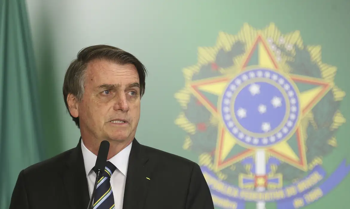 Bolsonaro vai recorrer de medidas restritivas impostas por Moraes