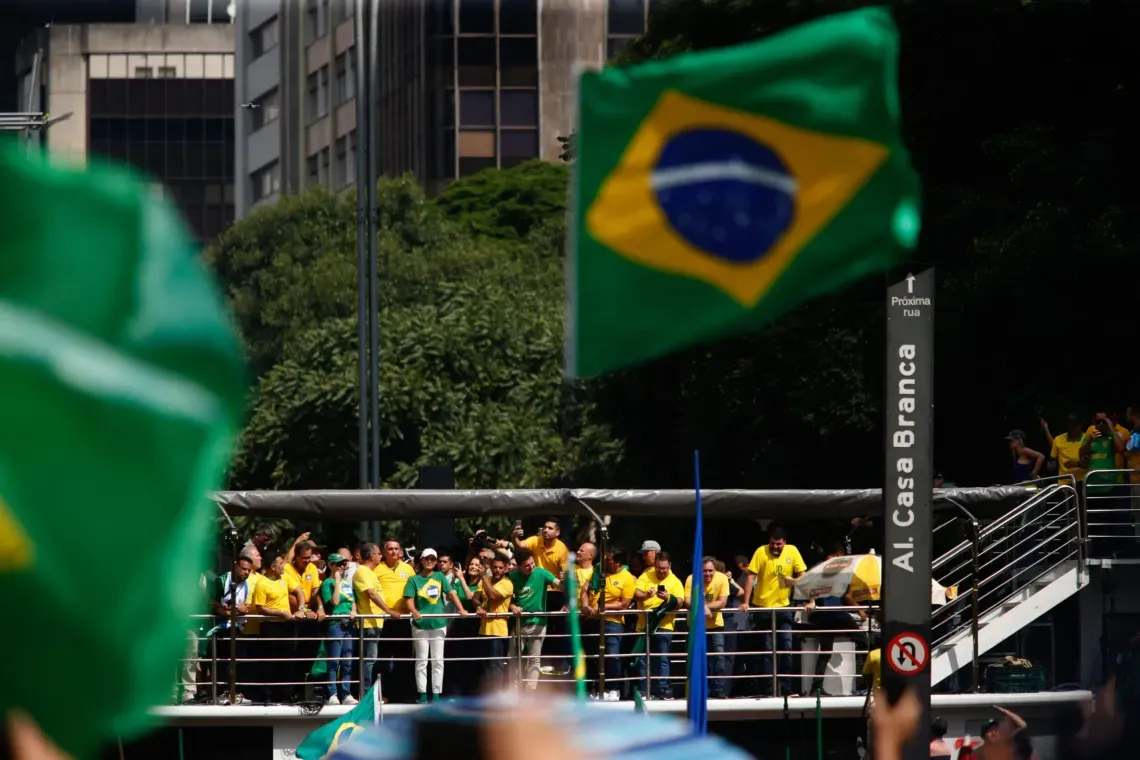 Jornal argentino diz que Bolsonaro e apoiadores sofrem perseguição no Brasil