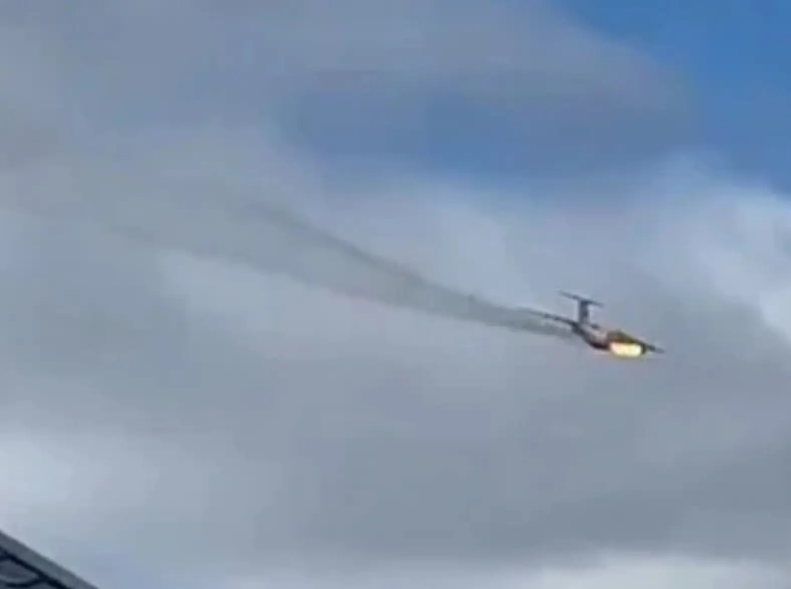 Avião militar com 15 pessoas a bordo cai na Rússia; não há sobreviventes