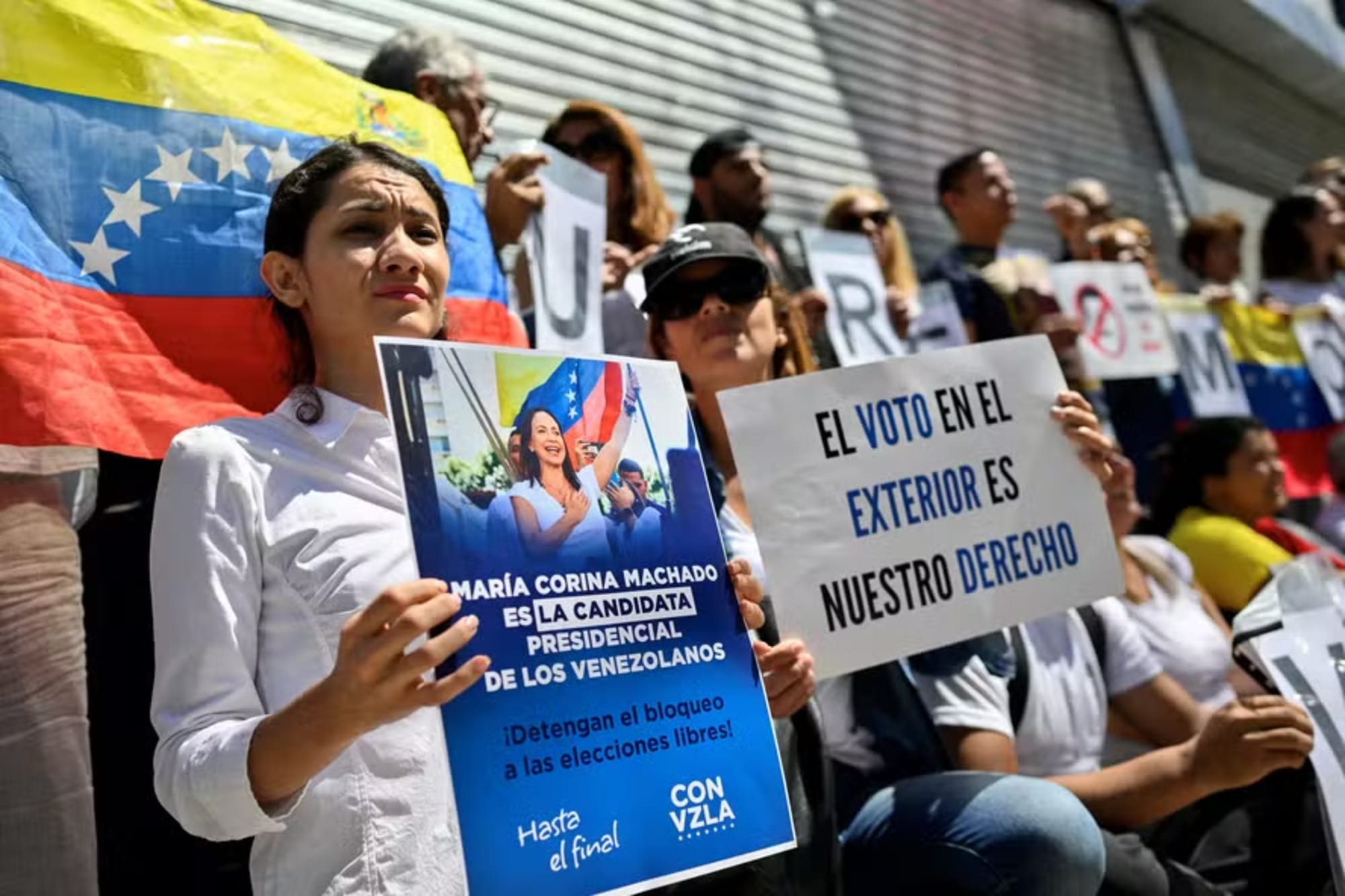 Protestos e greve de fome: venezuelanos no exterior dizem que são impedidos de realizar registro para votar nas eleições