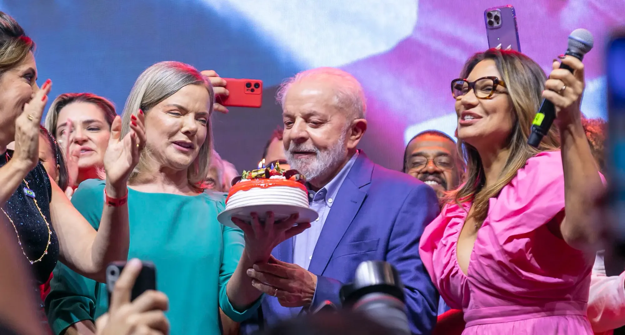 Lula não esquece Bolsonaro nem na festa de aniversário do PT