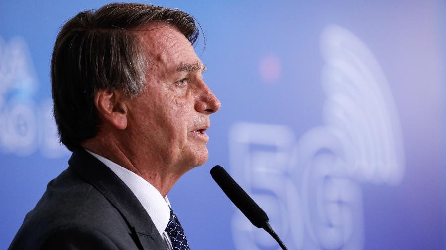 “Não é normal ir no complexo do alemão conversar com traficante”, responde Bolsonaro ao ser questionado sobre sua estada em Embaixada