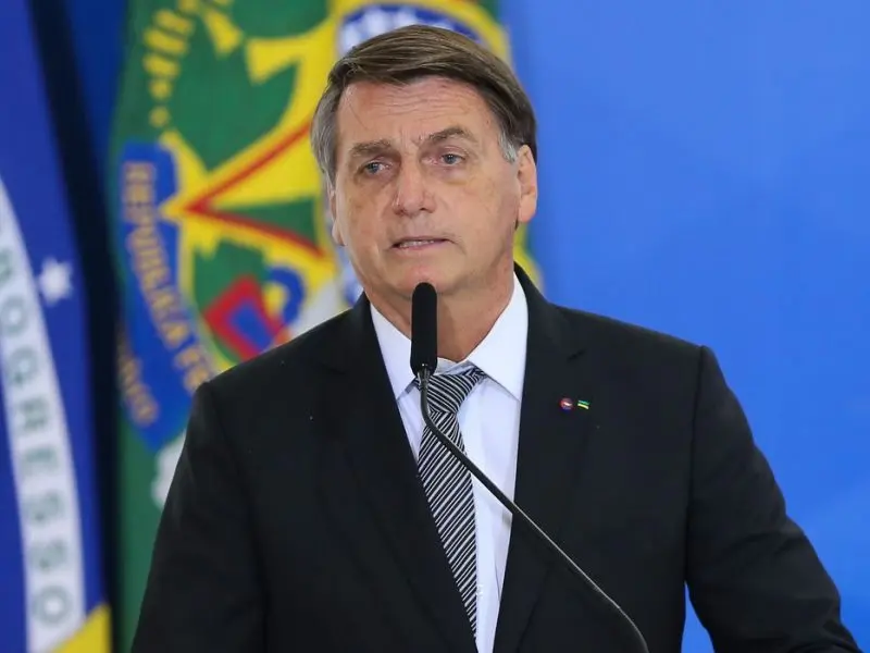 PF indicia Bolsonaro e Mauro Cid por adulteração no cartão de vacinação
