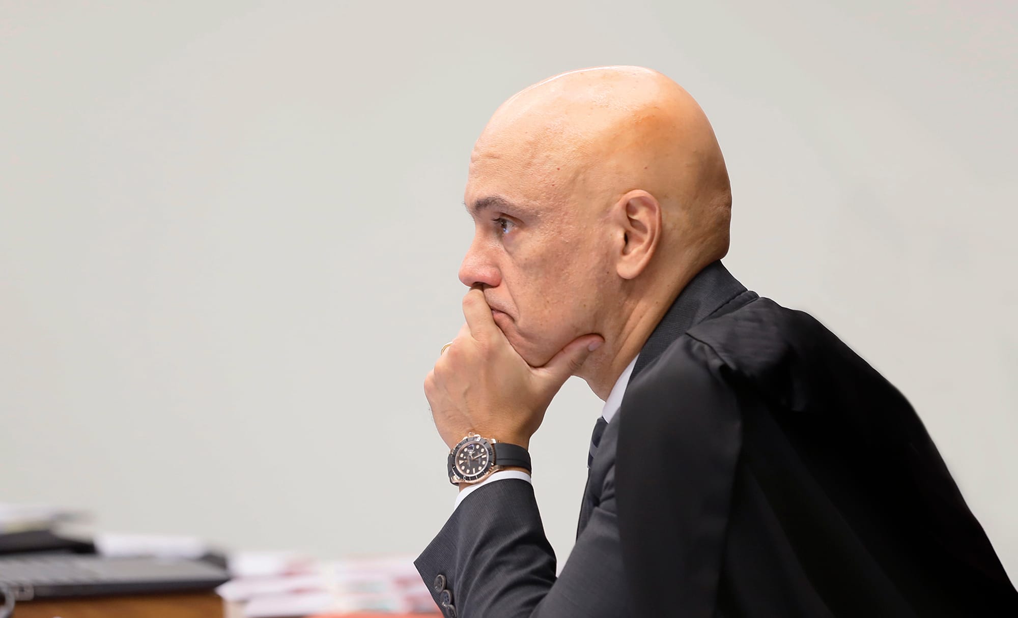 Alexandre de Moraes recebe notificação do Governo Biden (EUA)