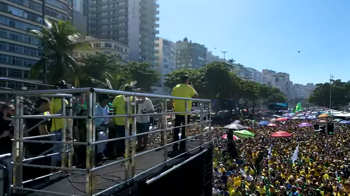 Musk, 8 de janeiro e eleições: Bolsonaro reúne apoiadores em ato em Copacabana