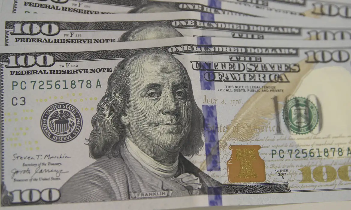 Dólar em quase R$ 5,29: Três fatores que estão fazendo o câmbio disparar
