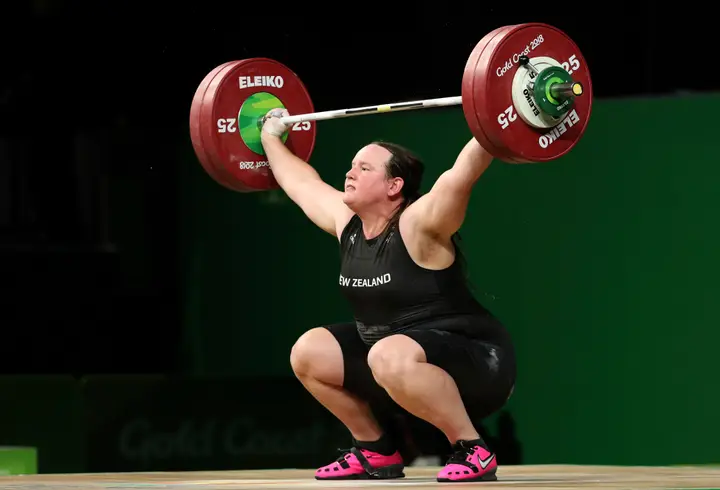 Associação de atletismo universitário dos EUA proíbe atletas trans em esportes femininos