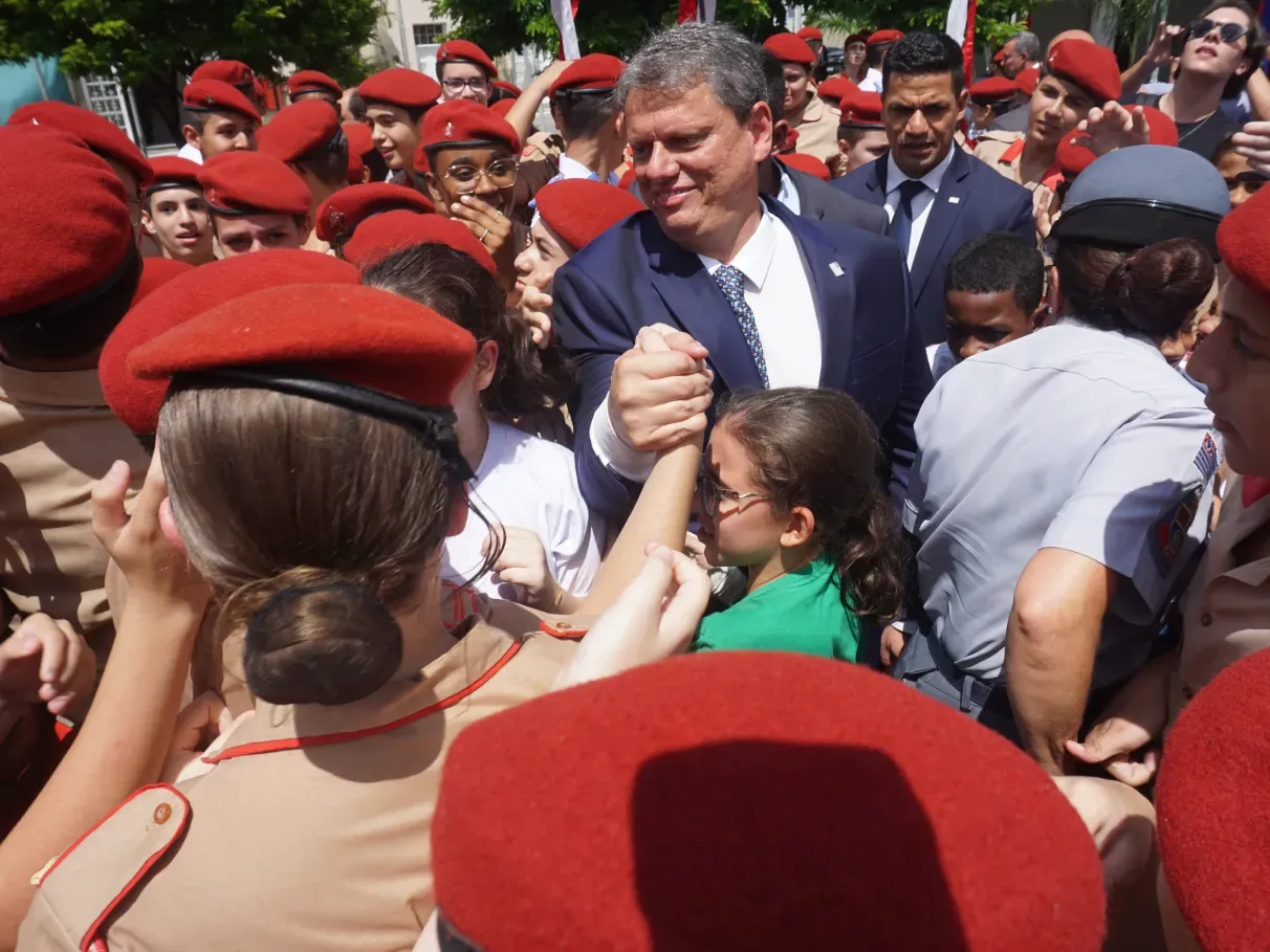 Escolas cívico-militares aprovadas: vitória do governo Tarcísio em SP