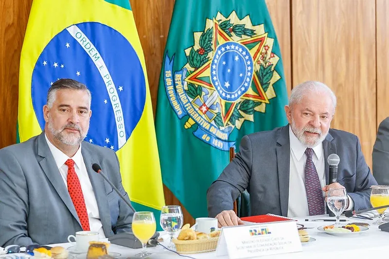 Governo Lula sob fogo cruzado: R$ 200 milhões em licitação controversa