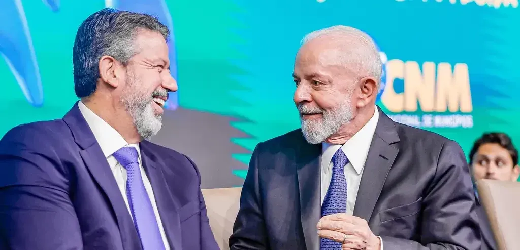 A oferta de Lira a Lula para garantir sucessor na Câmara