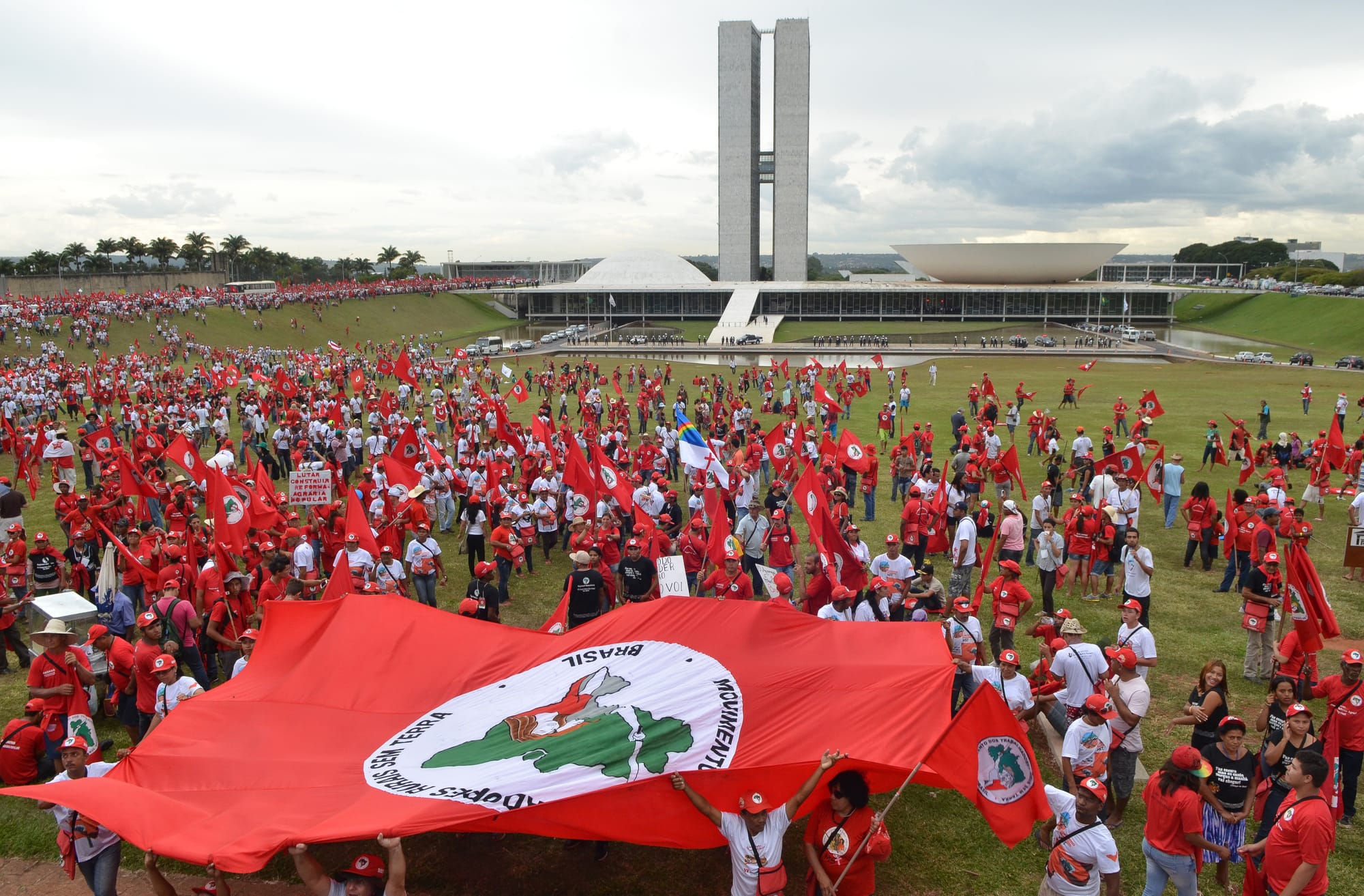 Câmara aprova projeto contra invasores de terras (MST)