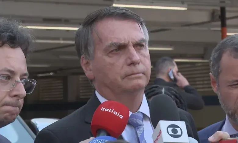 Bolsonaro afirma que deverá permanecer internado em São Paulo por uma semana