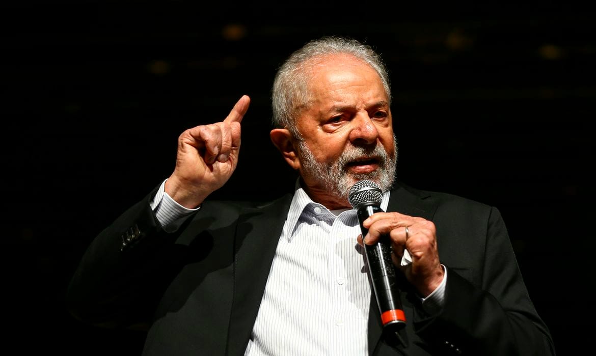 Governo Lula: Entre a manipulação e a ineficácia, um Brasil à deriva