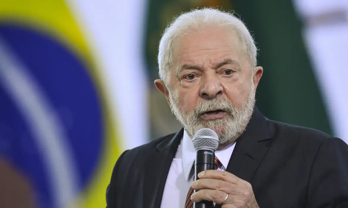 TSE multa Lula e coligação por propaganda irregular contra Bolsonaro