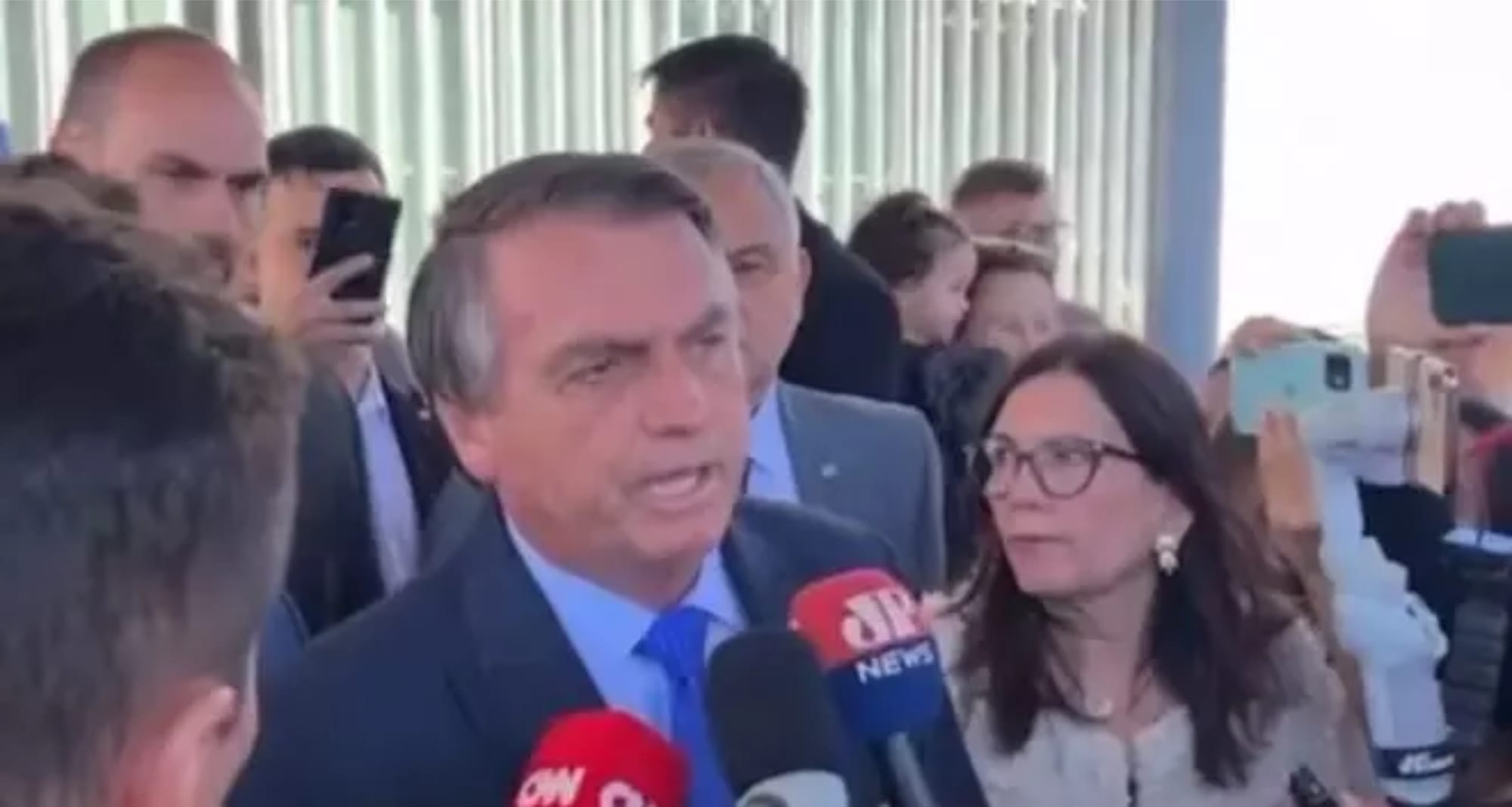 Bolsonaro critica nova taxação: "Organização faminta por seu dinheiro"