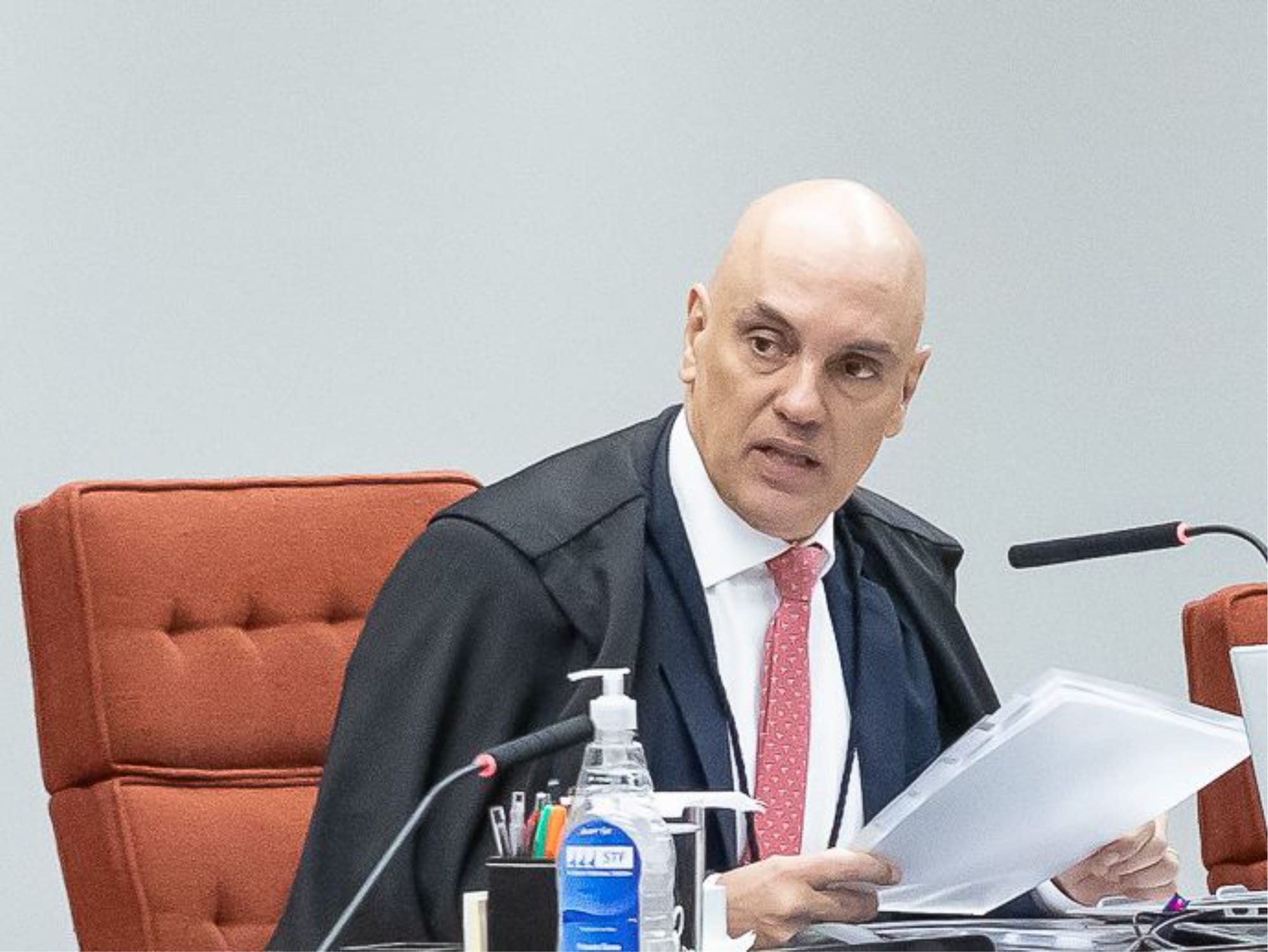 Folha apoiou censura e foi censurada por Moraes