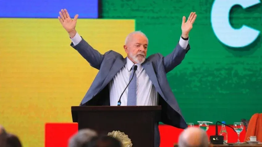 Lula chama jornalistas de 'cretinos' após ser vinculado à alta do dólar