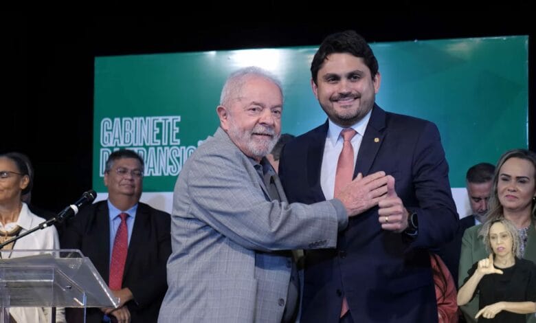 Lula defende Ministro das Comunicações indiciado pela PF por corrupção