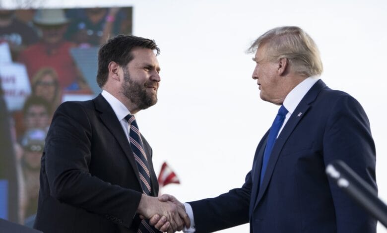 Trump é oficializado como candidato republicano para 2024 e anuncia J.D. Vance como vice