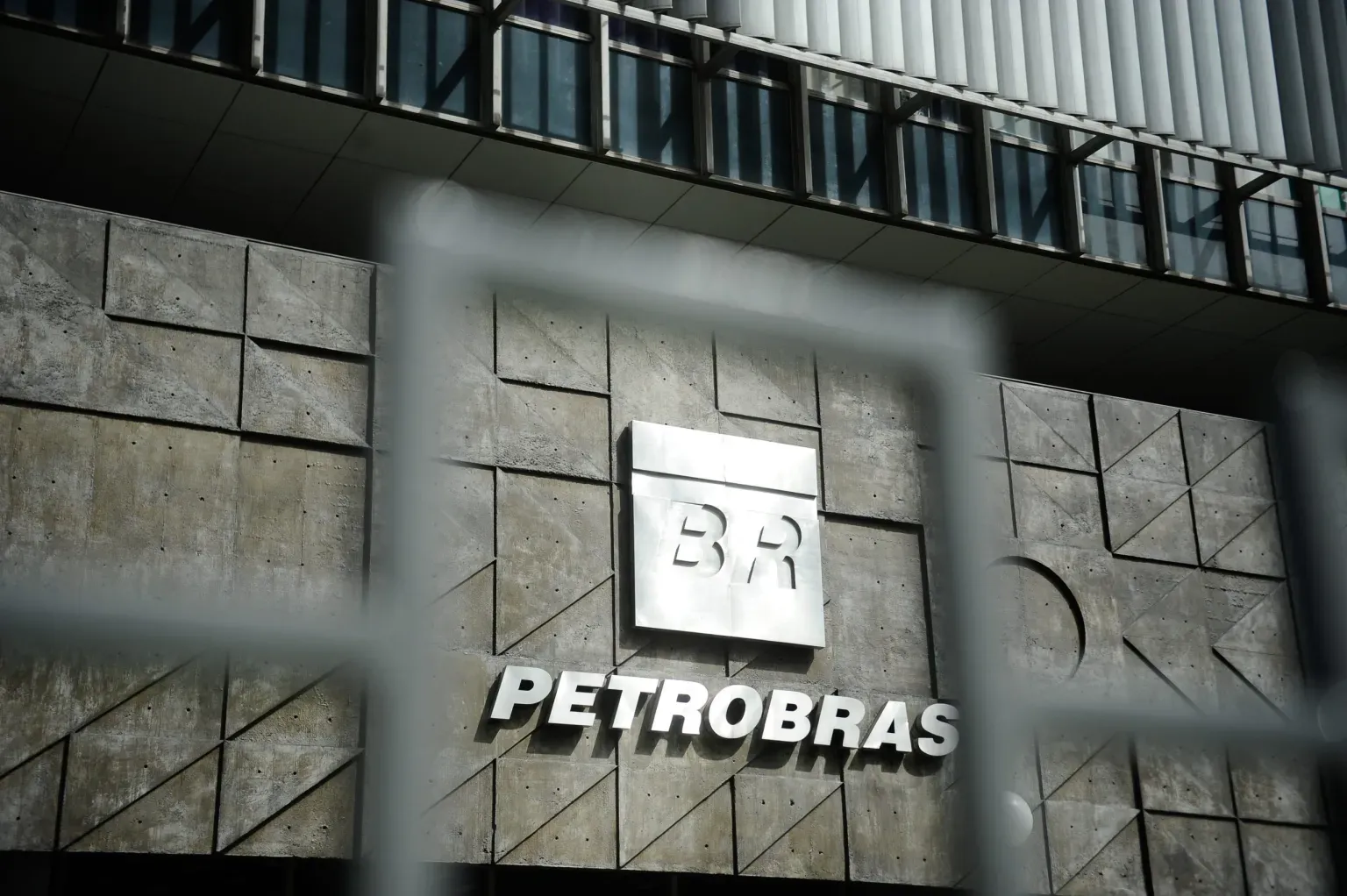 Petrobras aumenta preços da gasolina e do gás de cozinha