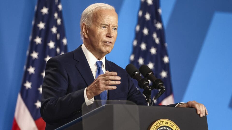 Biden chama Kamala de Trump, mas garante que não desistirá da campanha