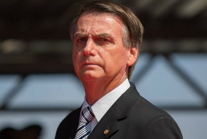 “Aguardemos muitas outras correções”, diz Bolsonaro sobre erro da PF no caso das joias