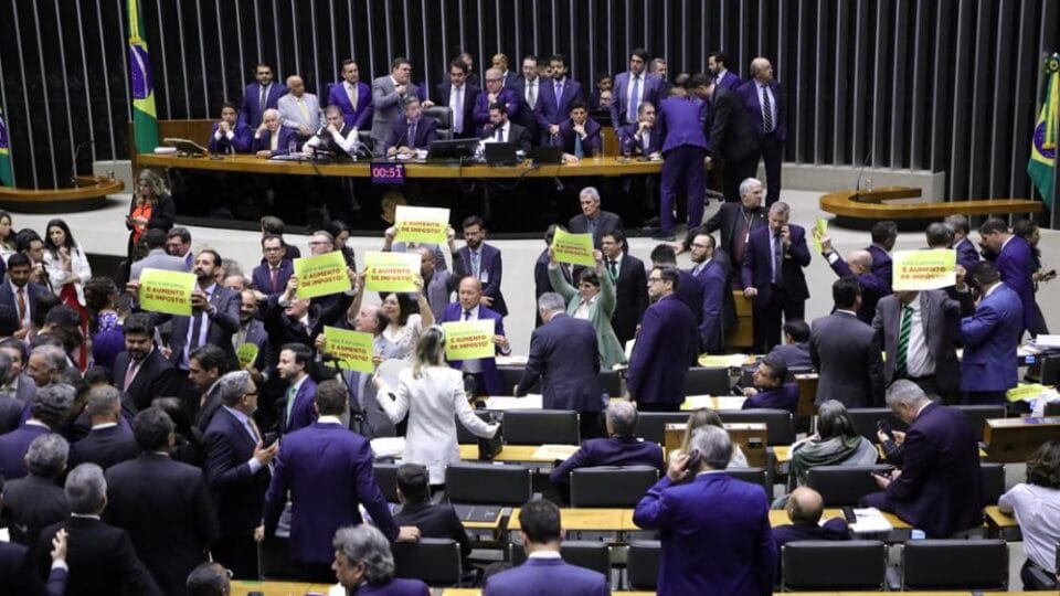 11 Deputados do PL contrariaram orientação da sigla e votaram a favor da Reforma Tributária. Saiba quem são