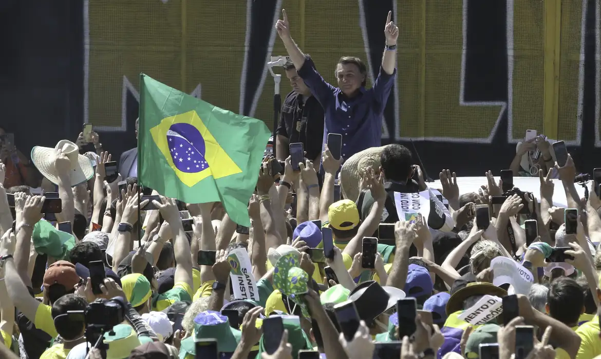 “Se eu puder me candidatar, eu ganho, tenho certeza disso”, afirma Bolsonaro em entrevista