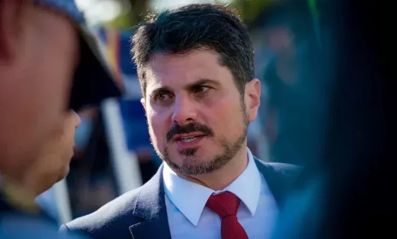 Senador Marcos do Val afirma ter documentos que “provam claramente” a manipulação de Alexandre de Moraes nas eleições 2022