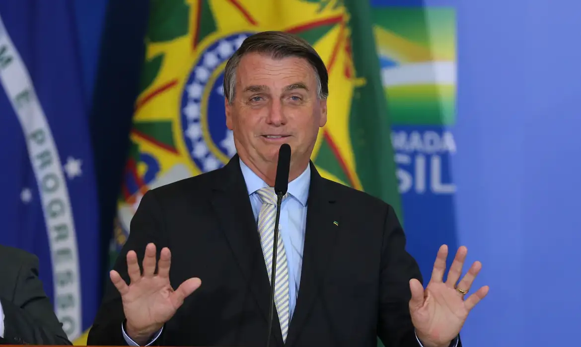 “Picanha que virou abóbora agora se transformou em pé de galinha”, critica Bolsonaro sobre ‘imposto de carne chique’ proposto por Lula