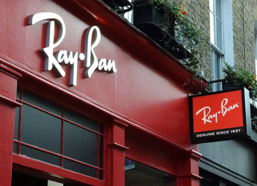 Dona da Ray-Ban compra marca Supreme por US$ 1,5 bilhão