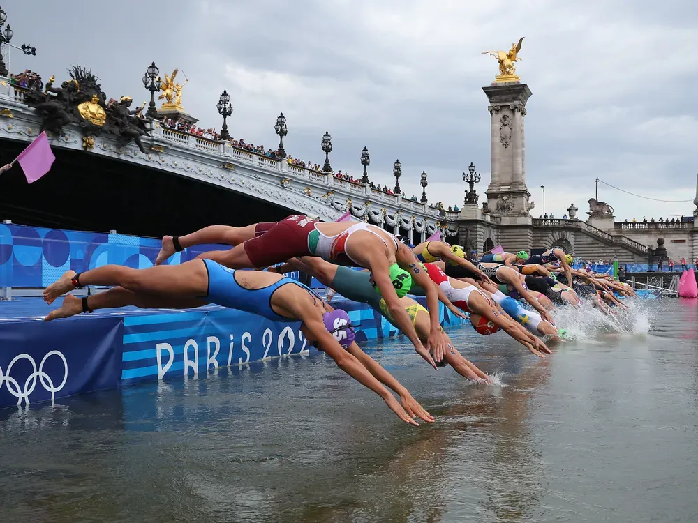 Além de belga, triatleta suíço que nadou no rio Sena também sofre com infecção gastrointestinal