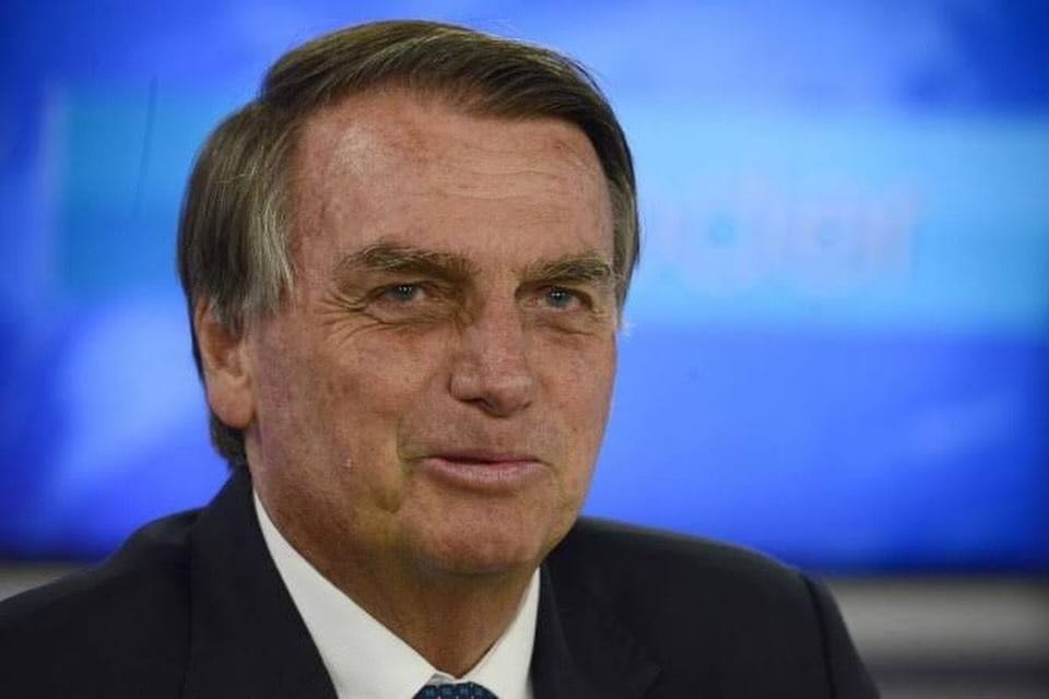 Bolsonaro usa caso de Lula para reverter acusações sobre as joias