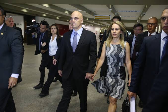 Esposa de Alexandre de Moraes viaja em voo da FAB com ministros de Lula, diz jornal