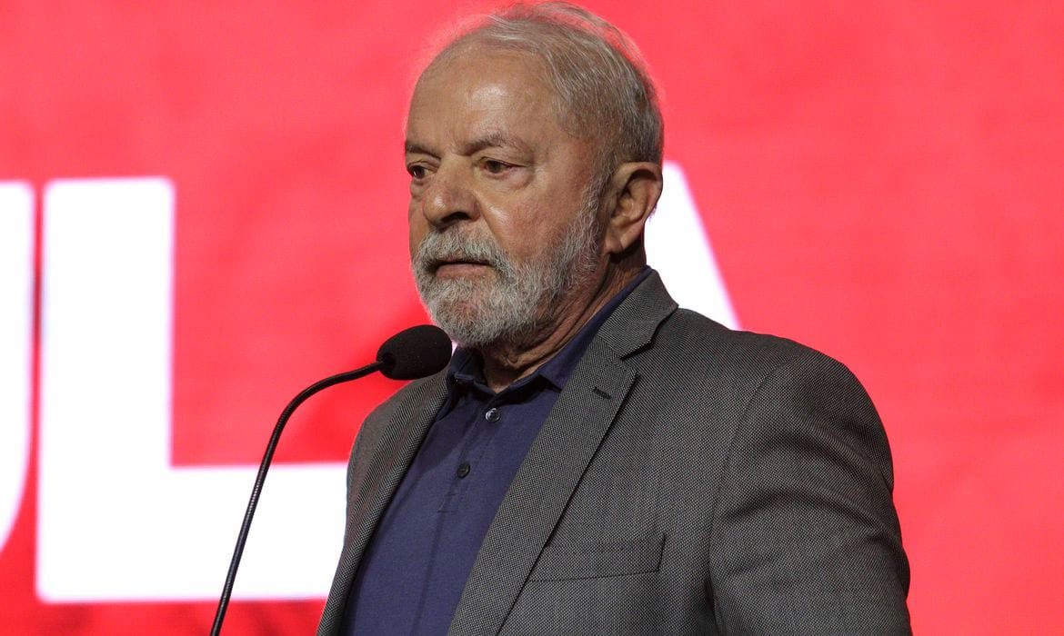 TCU decide que Lula pode ficar com relógio que ganhou de presente no primeiro mandato