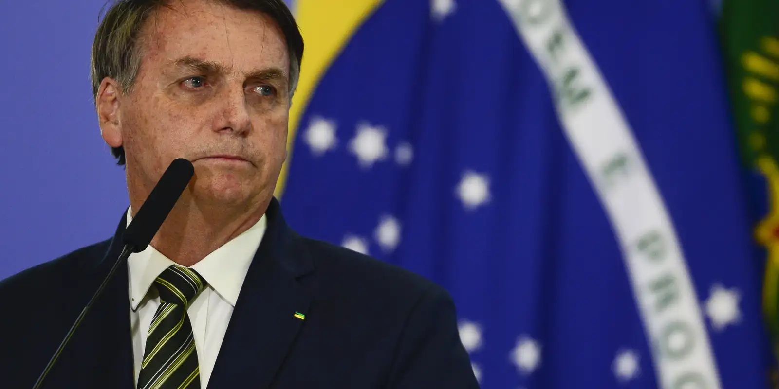 Bolsonaro anuncia que leiloará joias e fará doação à Santa Casa de Juiz de Fora