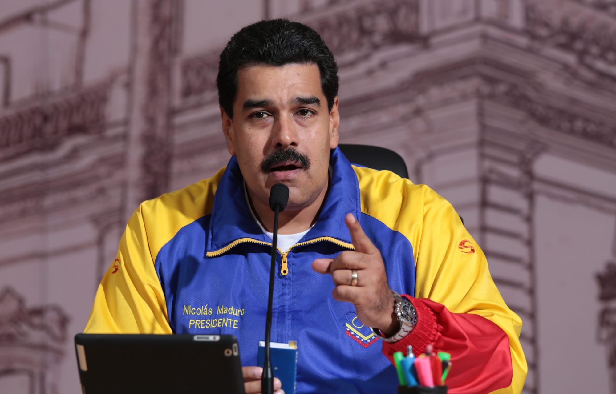 Maduro diz ter prendido mais de 2 mil pessoas e que as enviará para prisões de segurança máxima